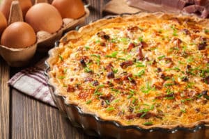 Fertiger Quiche Lorraine in Form